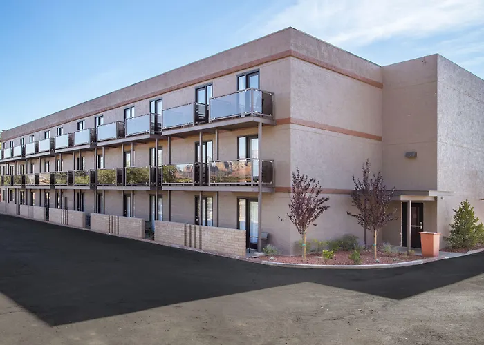 Aiden By Western Hotel 4*