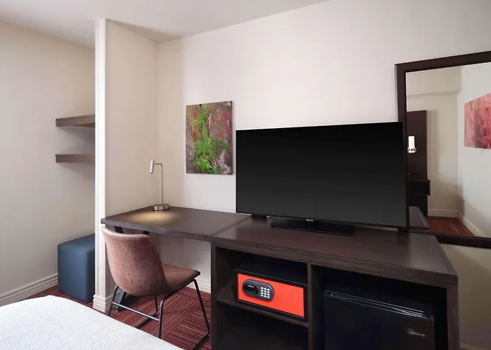 Aiden By Western Hotel 4*